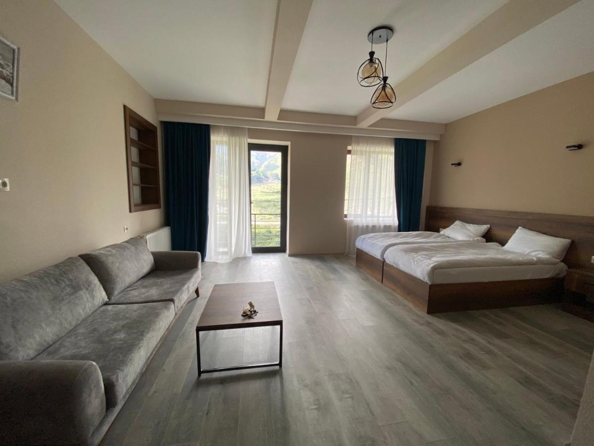 Hotel Axien Kazbegi Eksteriør billede
