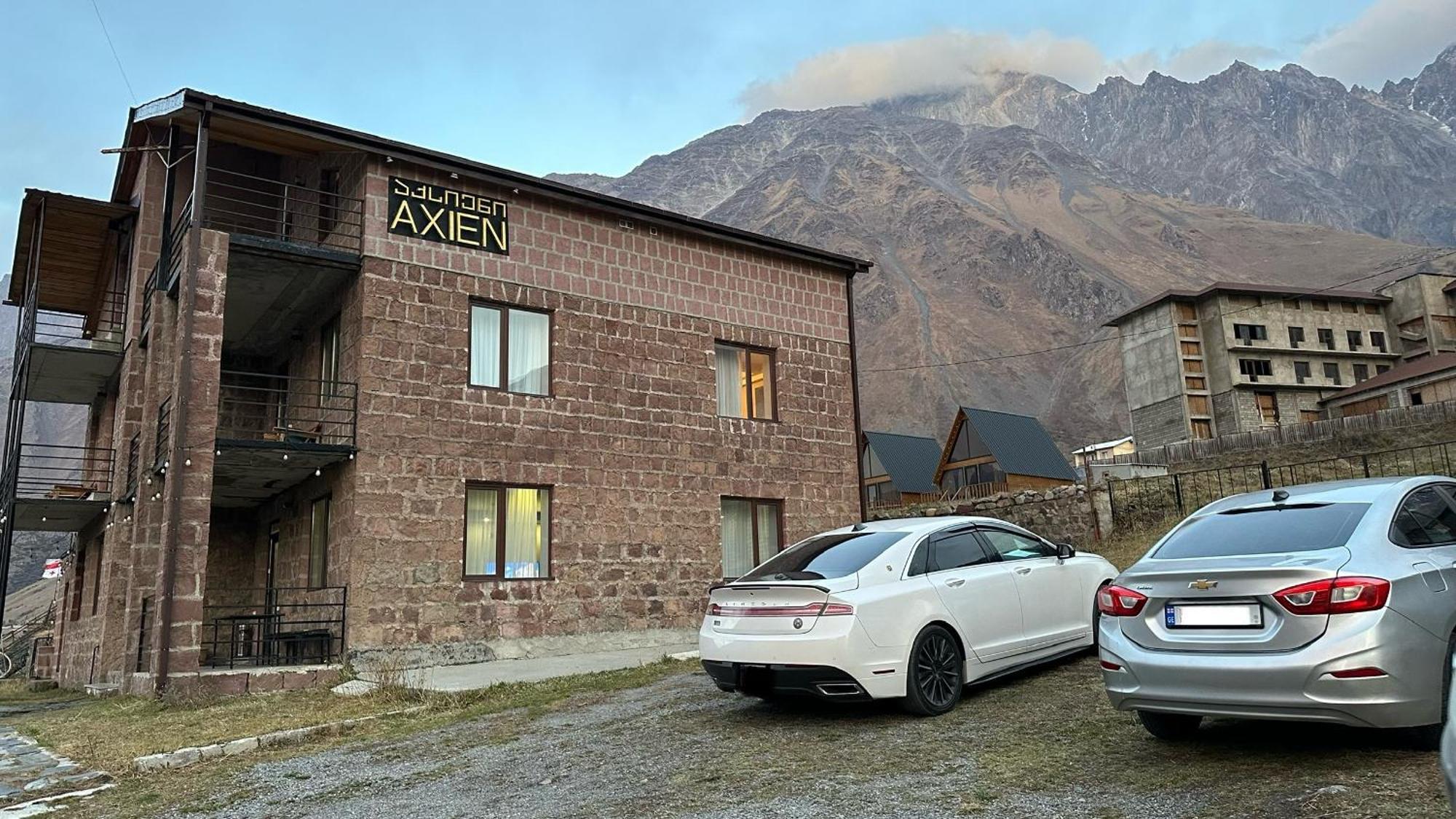 Hotel Axien Kazbegi Eksteriør billede