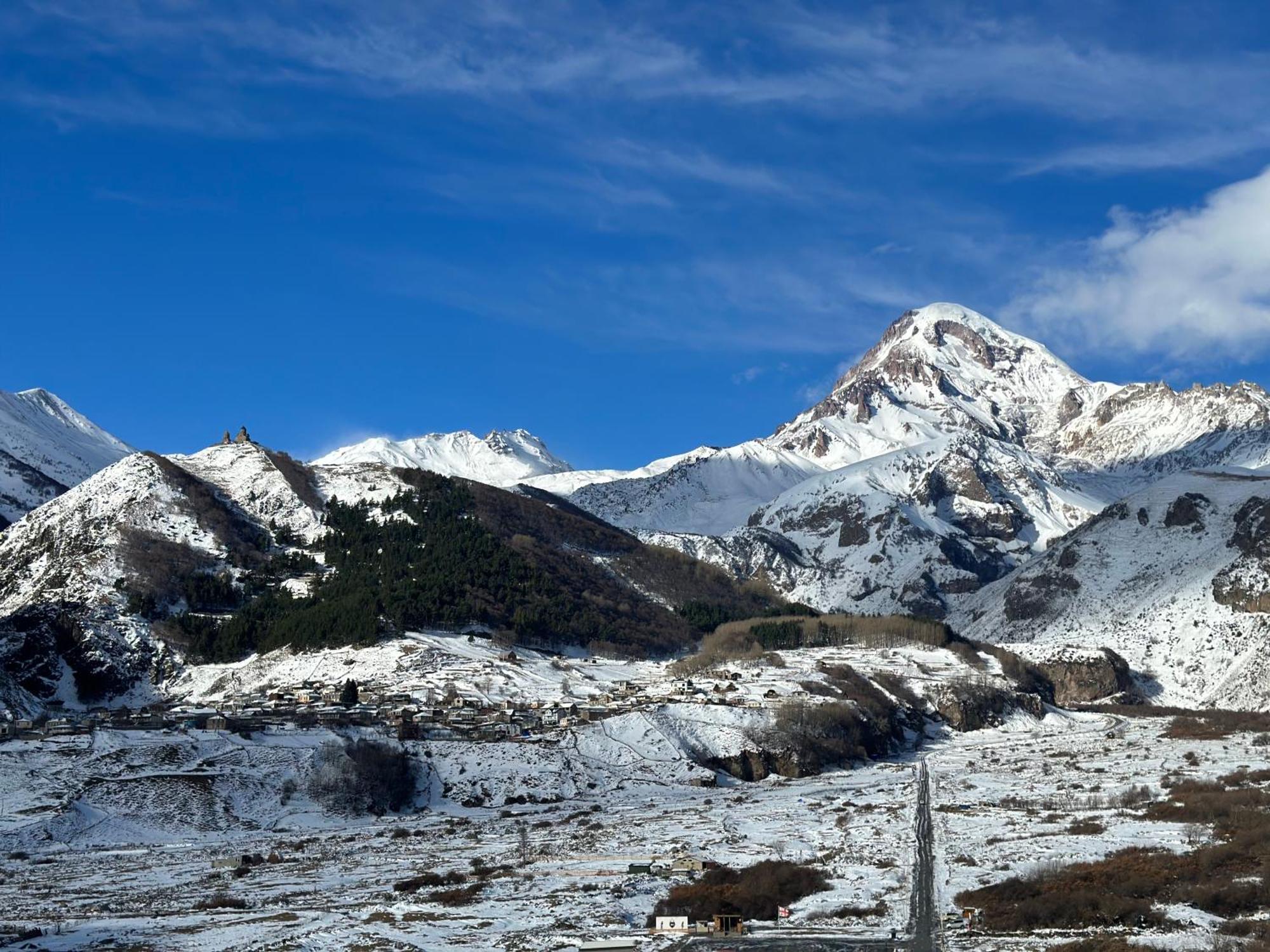 Hotel Axien Kazbegi Eksteriør billede