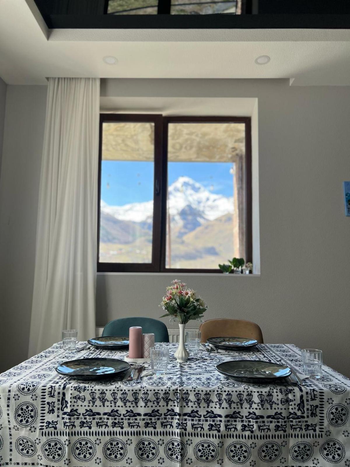Hotel Axien Kazbegi Eksteriør billede
