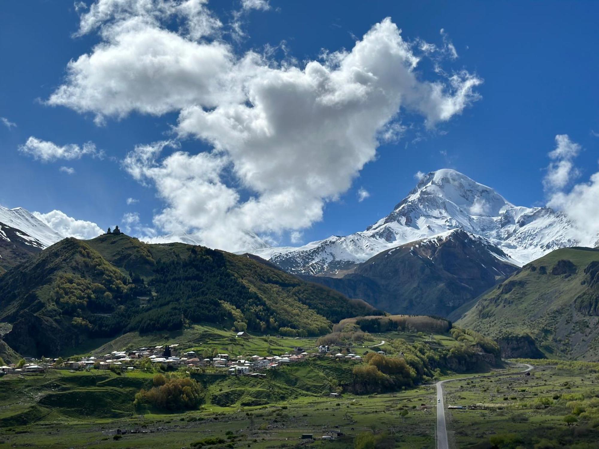 Hotel Axien Kazbegi Eksteriør billede