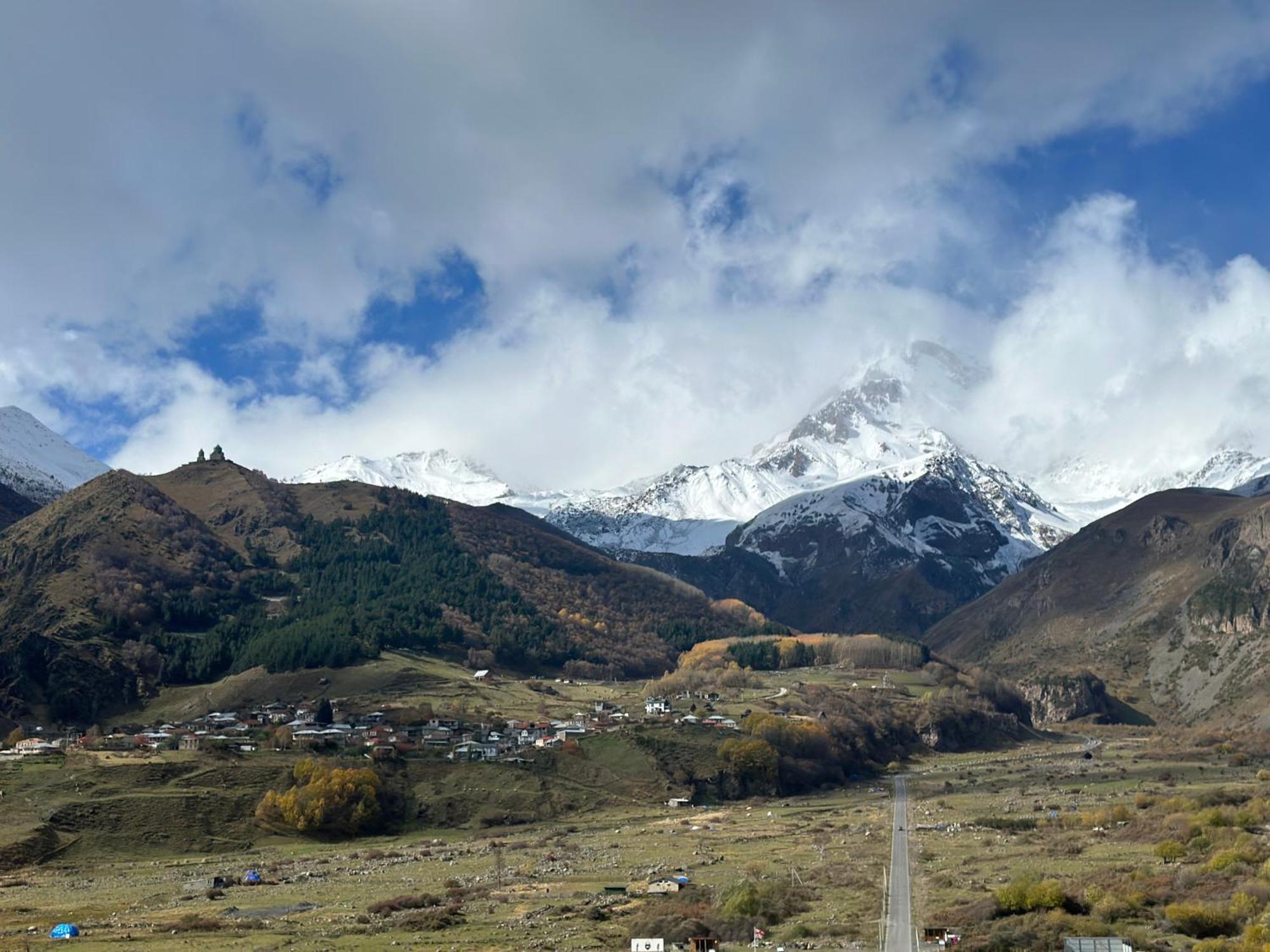 Hotel Axien Kazbegi Eksteriør billede